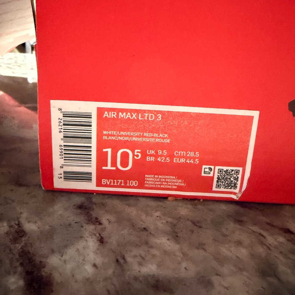 Nike Air Max 3 LTD White and Red Sneakers - Picture 2 of 7